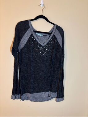 Maurices Two-Tone Charcoal & Light Gray V-Neck Long-Sleeve Top with Rhinestones